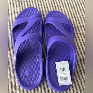 NWT Crocs yoga shoes size 10